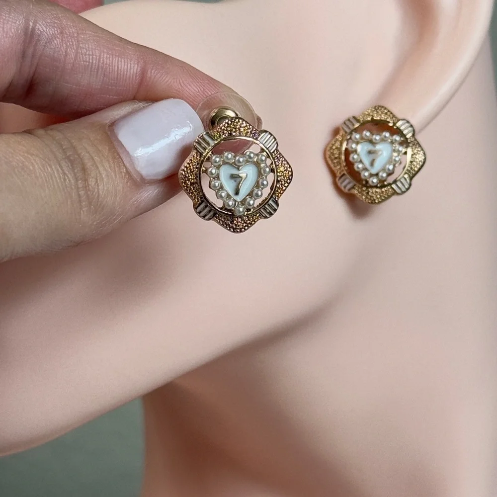 💖 ⚜️ Vintage Gold and White Heart Earrings ⚜️ 💕
